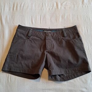 Under Armour Performance women's size 12 shorts dark gray